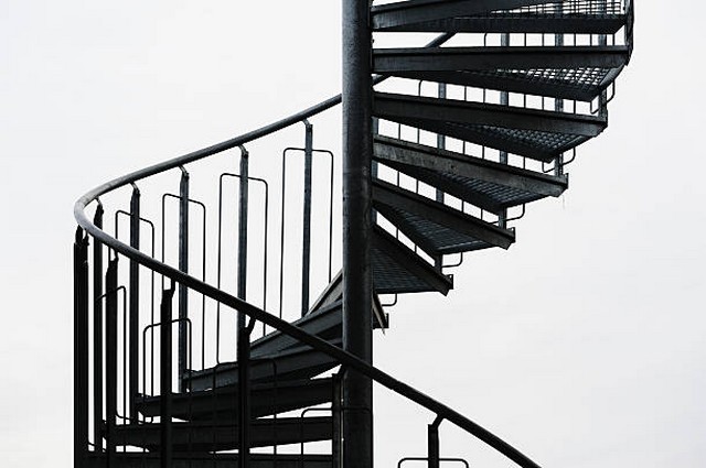 Escada metálica residencial